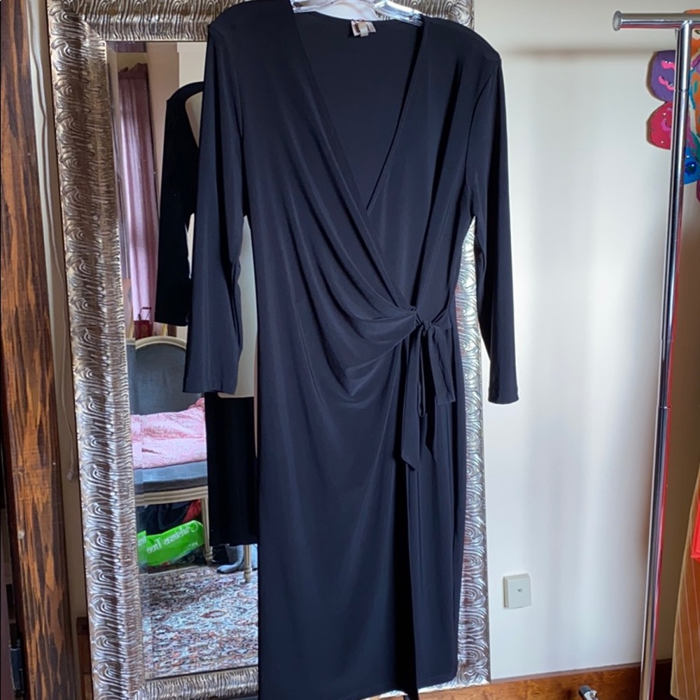 Wrap dress with V neck and long sleeves